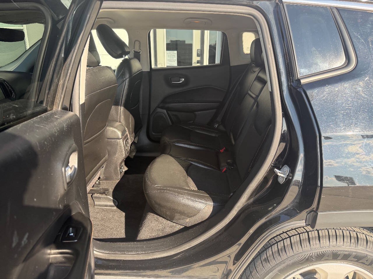 Used 2019 Jeep Compass Latitude FWD image 10