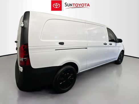 Used 2023 Mercedes-Benz Metris image 4