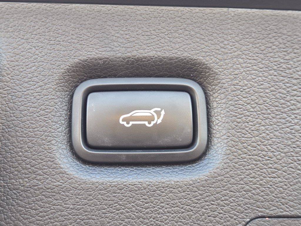 Used 2020 Hyundai Santa Fe Limited AWD/4WD image 18