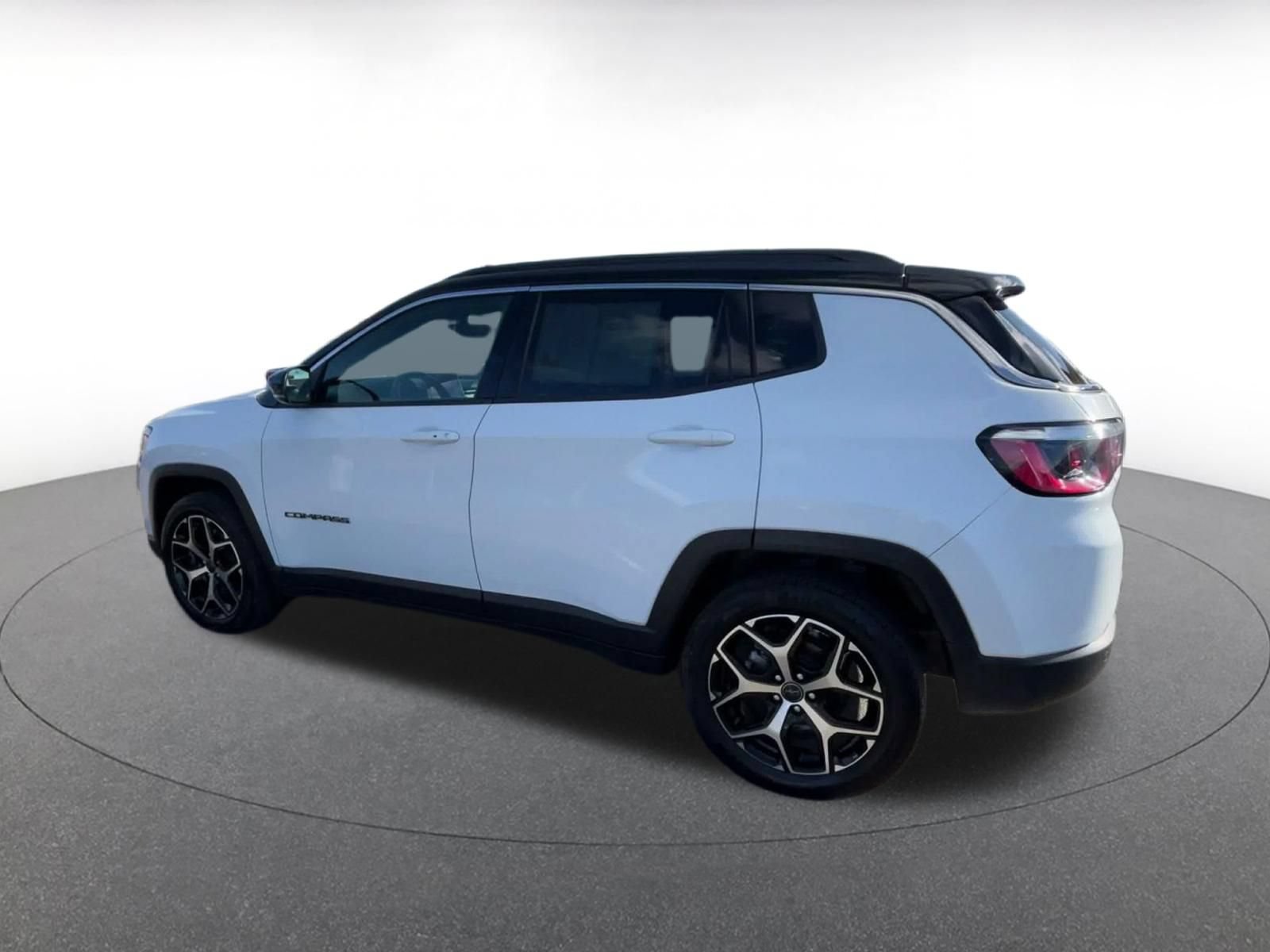 Used 2025 Jeep Compass Limited AWD/4WD image 8