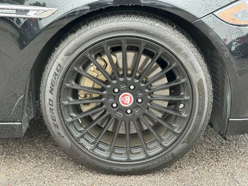 Used 2016 Jaguar XJ R-Sport RWD image 24