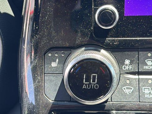 Used 2024 Toyota Highlander XLE AWD/4WD image 22