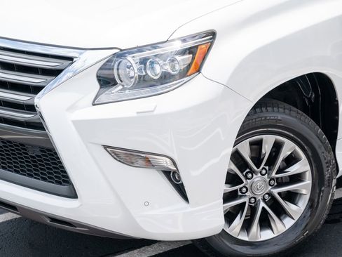 Used 2018 Lexus GX 460 Luxury AWD/4WD image 3