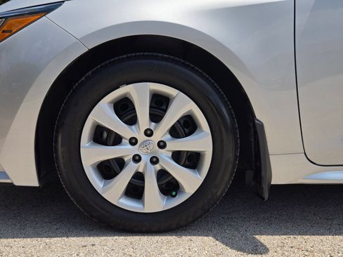 Used 2025 Toyota Corolla LE FWD image 31