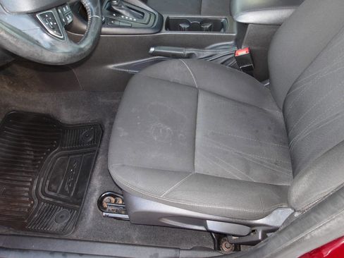 Used 2015 Ford Focus SE w/ SE Sport Package image 19