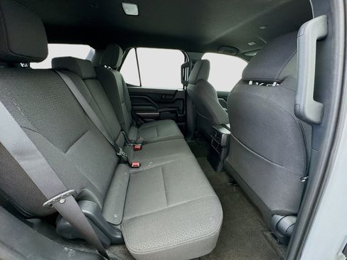 Used 2025 Toyota 4Runner SR5 AWD/4WD image 18