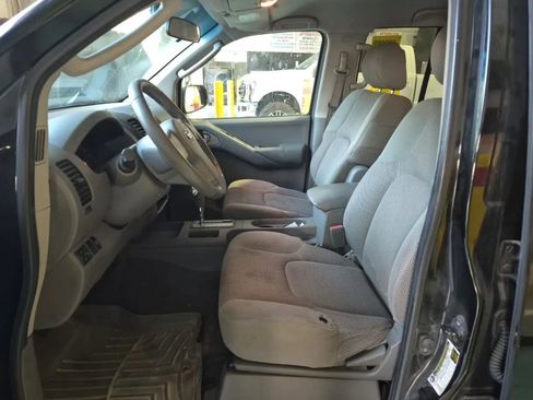 Used 2008 Nissan Frontier SE w/ SE Value Truck Pkg RWD image 9