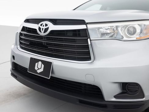 Used 2016 Toyota Highlander LE AWD/4WD image 16