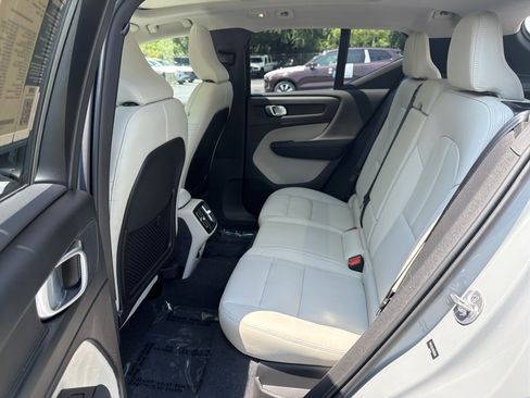 Certified 2024 Volvo XC40 B5 Plus w/ Climate Package AWD/4WD image 32