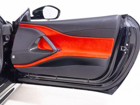 Used 2021 Ferrari 812 GTS image 37