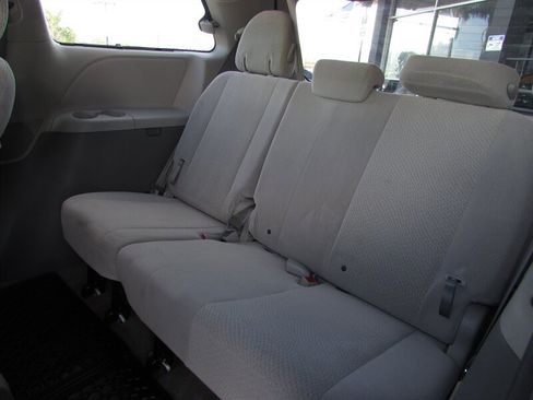 Used 2013 Toyota Sienna LE FWD image 13