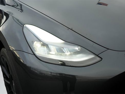 Used 2024 Tesla Model Y 2WD image 8