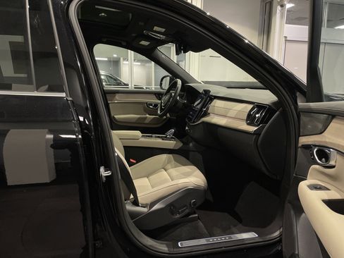 Used 2025 Volvo XC90 B5 Plus image 39