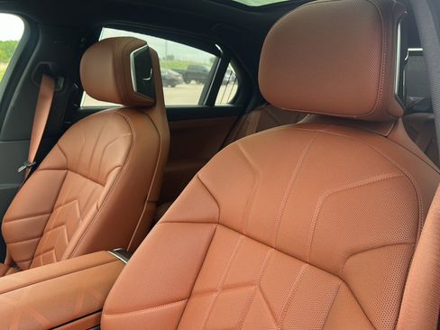 New 2026 BMW 740i w/ Premium Package RWD image 11
