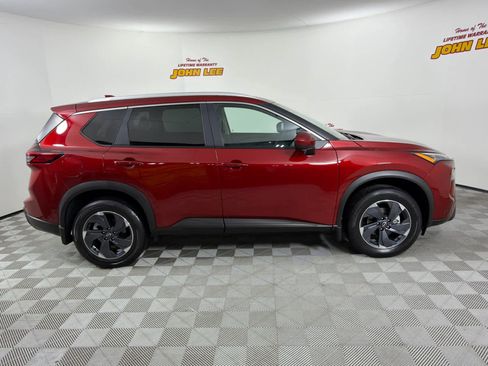 Used 2025 Nissan Rogue SV w/ SV Premium Package FWD image 7