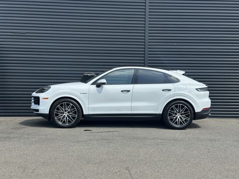 Certified 2025 Porsche Cayenne E-Hybrid Coupe AWD/4WD image 2