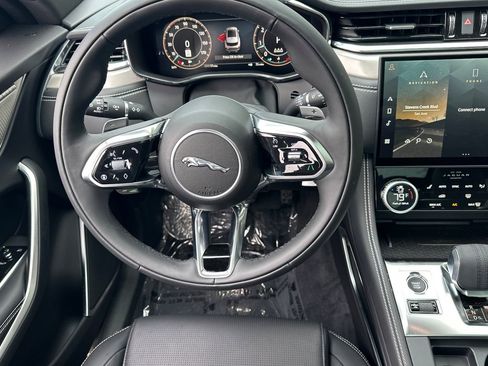 New 2025 Jaguar F-PACE R-Dynamic S image 25