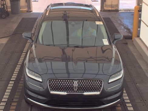 Used 2023 Lincoln Nautilus FWD image 2