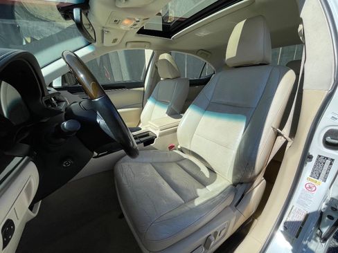 Used 2014 Lexus ES 350 w/ Luxury Package FWD image 34
