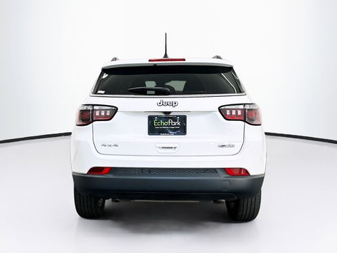 Used 2025 Jeep Compass Latitude AWD/4WD image 7