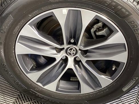 Used 2023 Toyota Highlander XLE image 30