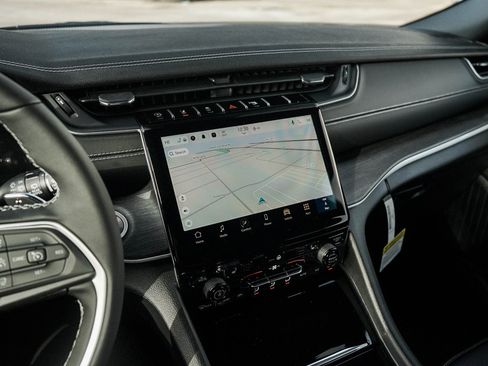 New 2025 Jeep Grand Cherokee Limited w/ Trailer Tow Package image 23