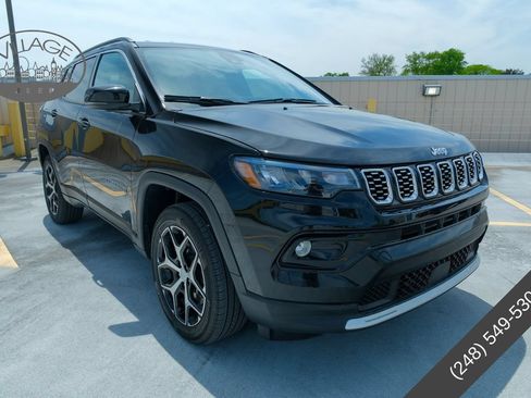 Used 2024 Jeep Compass Limited AWD/4WD image 2