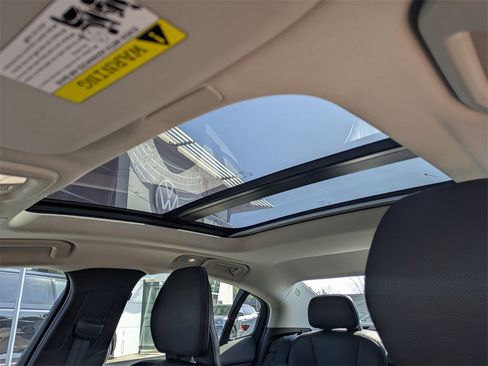 Used 2024 Volvo S60 B5 Plus image 24