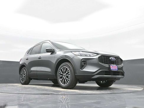 New 2025 Ford Escape SE image 30