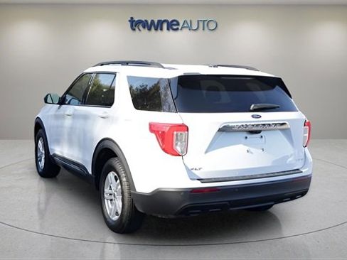 Used 2021 Ford Explorer XLT image 4