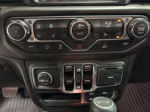 Used 2023 Jeep Wrangler Unlimited Sahara w/ Cold Weather Group AWD/4WD image 23