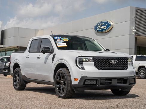 Certified 2025 Ford Maverick Lariat w/ Black Appearance Package AWD/4WD image 1