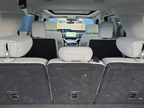 Used 2025 Ford Expedition Platinum w/ Platinum Ultimate Package image 7