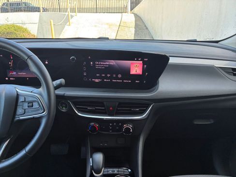 Used 2025 Buick Encore GX Preferred FWD image 17