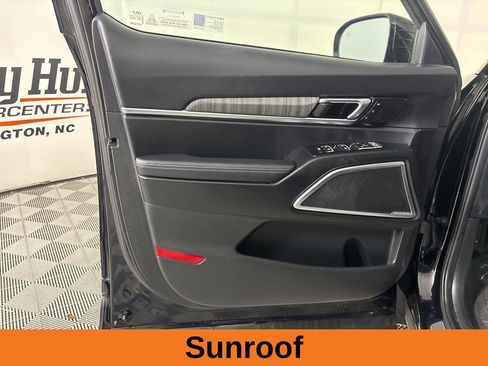 Used 2024 Kia Telluride SX w/ Towing Package image 9