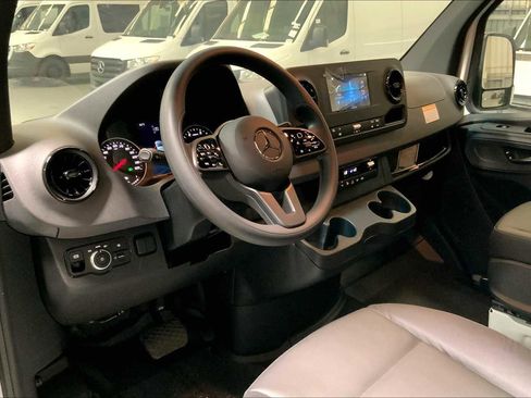 Used 2024 Mercedes-Benz Sprinter 2500 image 18