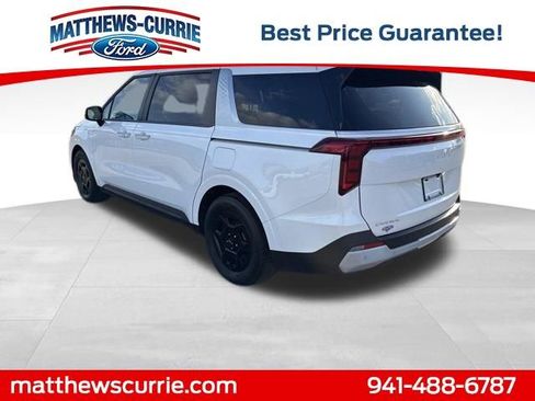 Used 2025 Kia Carnival FWD image 6