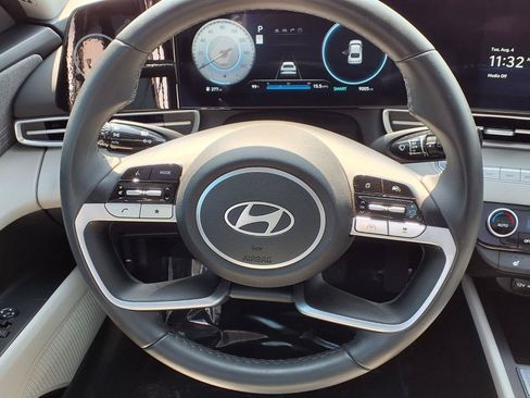 Certified 2025 Hyundai Elantra Limited FWD image 15