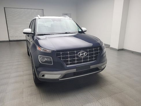Used 2023 Hyundai Venue Limited FWD image 14