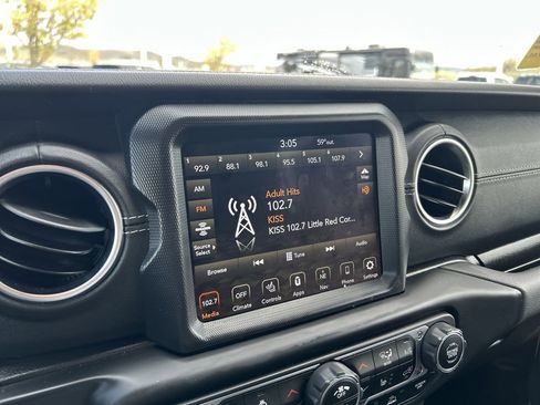 Used 2021 Jeep Wrangler Unlimited Sahara w/ Dual Top Group AWD/4WD image 27