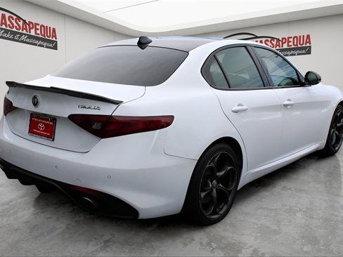Used 2018 Alfa Romeo Giulia Ti image 5