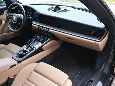 Certified 2021 Porsche 911 Carrera 4S image 25