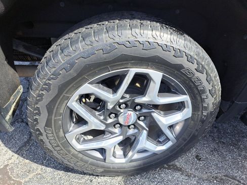 Used 2023 GMC Sierra 1500 SLT w/ SLT Premium Package AWD/4WD image 17