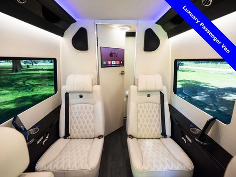 Used 2024 Mercedes-Benz Sprinter 2500 image 65