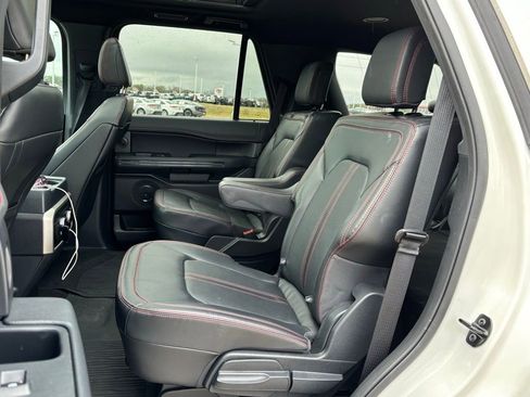 Used 2023 Ford Expedition Limited image 8