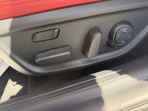 Used 2022 Genesis G70 3.3T Launch Edition RWD image 14