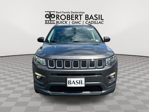 Used 2018 Jeep Compass Latitude w/ Popular Equipment Group AWD/4WD image 3
