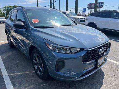 Used 2023 Ford Escape ST-Line w/ Tech Pack #1 AWD/4WD image 4