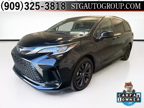 Used 2022 Toyota Sienna XSE FWD image 1
