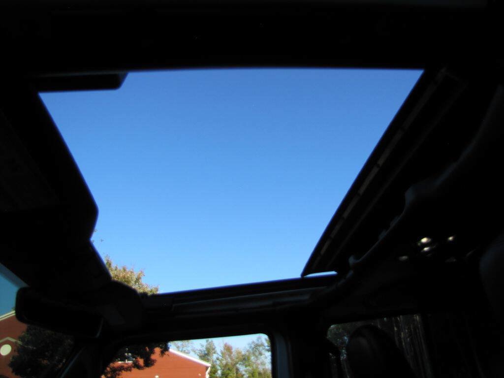 Used 2022 Jeep Wrangler Unlimited Sahara w/ Safety Group AWD/4WD image 26